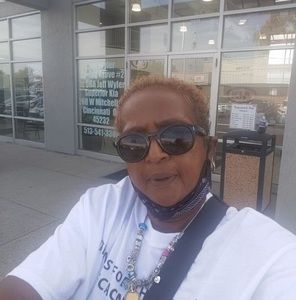 Meet your Posher, Dina